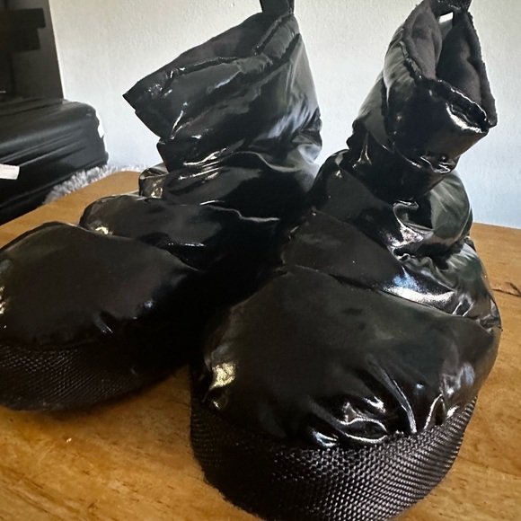 CAPEZIO GLAM WARM UP BOOTIE'S JET BLACK MEDIUM (7-8). - Picture 9 of 9